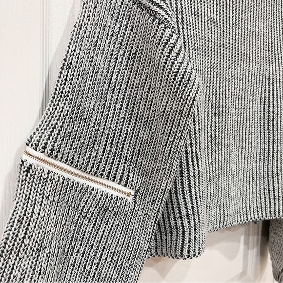 LF Zipper Sweater - Picture 2 of 10